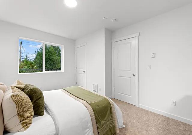 Photo 4 of Townhouse for sale at 1421 SW 111th Lane, Seattle, WA 98146 | MLS# NWM2599083 | Listing updated on 2026-10-28