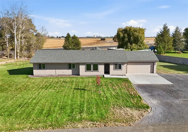 Single family home for sale at 231 Lynn Rd NE, Moses Lake, WA 98837 | MLS# NWM2599123