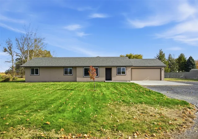 Photo 1 of Single family home for sale at 231 Lynn Rd NE, Moses Lake, WA 98837 | MLS# NWM2599123 | Listing updated on 2026-10-29