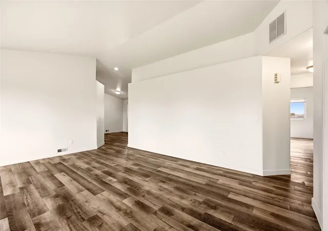 Photo 4 of Single family home for sale at 231 Lynn Rd NE, Moses Lake, WA 98837 | MLS# NWM2599123 | Listing updated on 2026-10-29