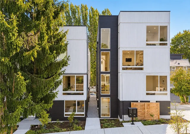 Photo 1 of Townhouse for sale at 3118 Queen Anne Ave N, Seattle, WA 98109 | MLS# NWM2599138 | Listing updated on 2026-10-29