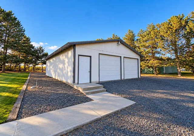Photo 3 of Manufactured home for sale at 4834 Viking Rd Ne, Moses Lake, WA 98837 | MLS# NWM2599142 | Listing updated on 2026-10-29