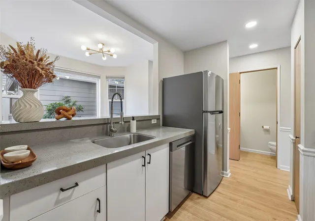 Photo 2 of Townhouse for sale at 7226 NE 171st Lane, Kenmore, WA 98028 | MLS# NWM2599162 | Listing updated on 2026-10-30
