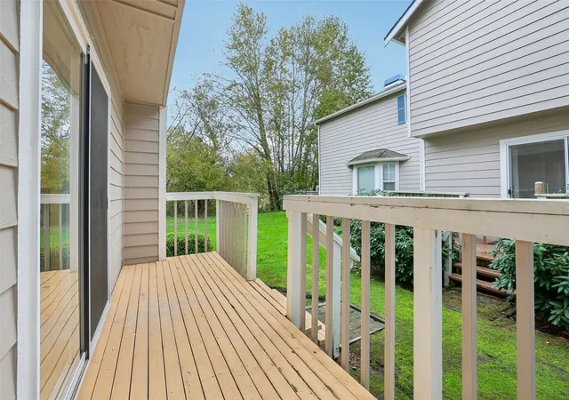 Photo 4 of Townhouse for sale at 7226 NE 171st Lane, Kenmore, WA 98028 | MLS# NWM2599162 | Listing updated on 2026-10-30