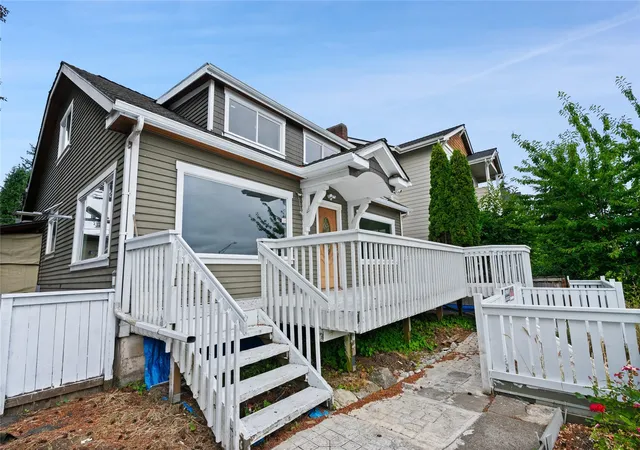 Photo 2 of Single family home for sale at 4012 Rucker Ave, Everett, WA 98201 | MLS# NWM2599175 | Listing updated on 2026-10-29