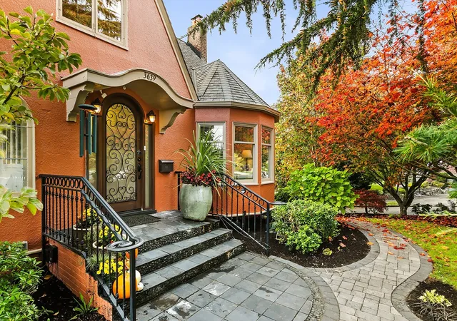 Photo 2 of Single family home for sale at 3639 Magnolia Blvd W, Seattle, WA 98199 | MLS# NWM2599178 | Listing updated on 2026-10-30