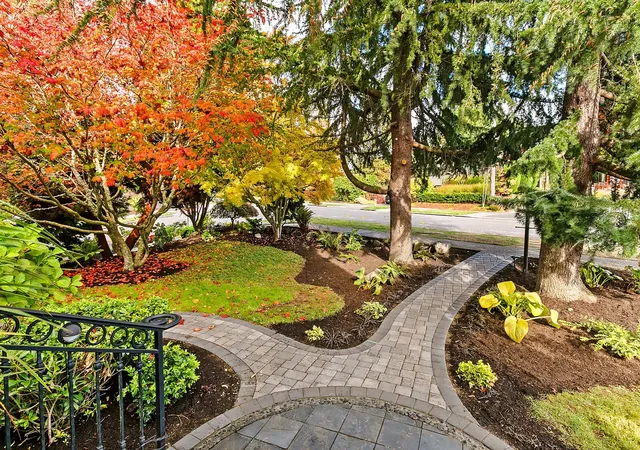 Photo 3 of Single family home for sale at 3639 Magnolia Blvd W, Seattle, WA 98199 | MLS# NWM2599178 | Listing updated on 2026-10-30