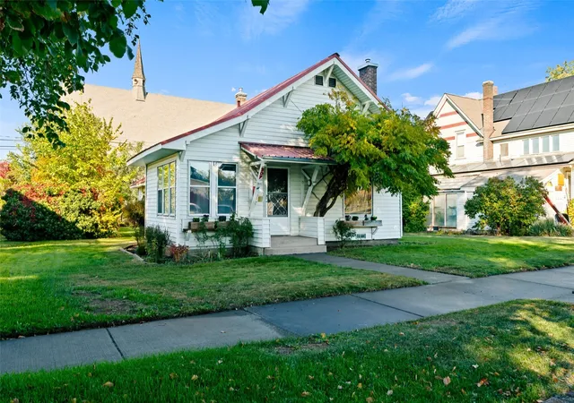 Photo 1 of Single family home for sale at 207 N Sprague St, Ellensburg, WA 98926 | MLS# NWM2599182 | Listing updated on 2026-10-29