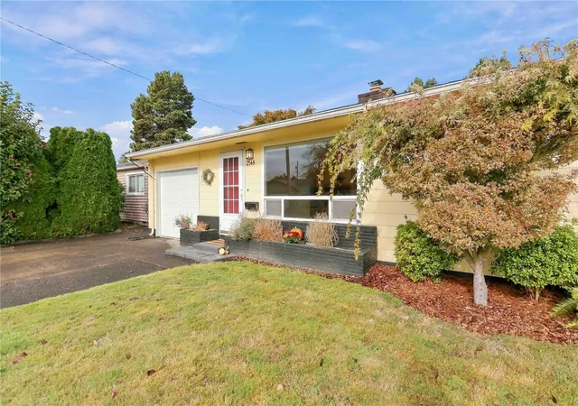 Single family home for sale at 2566 Taylor Ave, Longview, WA 98632 | MLS# NWM2599221