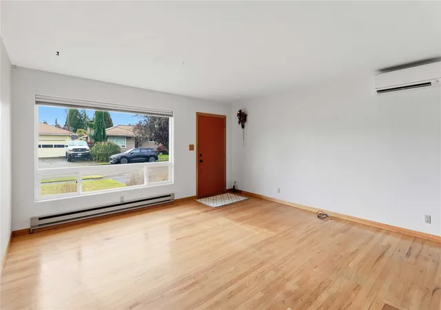 Photo 3 of Single family home for sale at 2566 Taylor Ave, Longview, WA 98632 | MLS# NWM2599221 | Listing updated on 2026-10-29