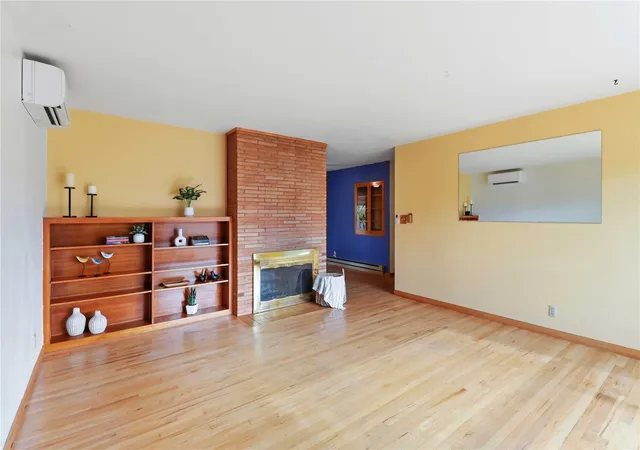 Photo 4 of Single family home for sale at 2566 Taylor Ave, Longview, WA 98632 | MLS# NWM2599221 | Listing updated on 2026-10-29