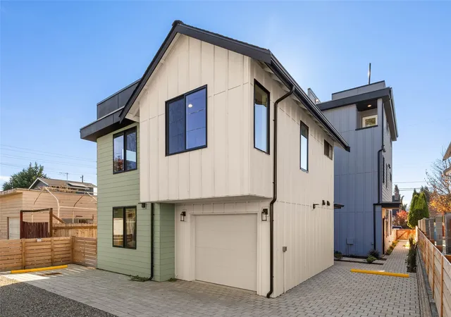 Photo 1 of Townhouse for sale at 516 N 102nd Street, Seattle, WA 98133 | MLS# NWM2599224 | Listing updated on 2026-10-30