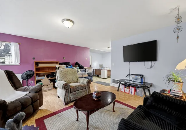 Photo 3 of Single family home for sale at 1808 Bay Ave, Aberdeen, WA 98520 | MLS# NWM2599225 | Listing updated on 2026-10-29