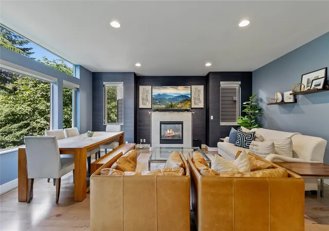 Photo 4 of Single family home for sale at 13521 SE 81st Place, Renton, WA 98059 | MLS# NWM2599226 | Listing updated on 2026-10-29