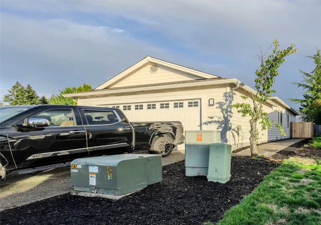 Photo 4 of Single family home for sale at 6102 Olive Ave SE, Auburn, WA 98092 | MLS# NWM2599242 | Listing updated on 2026-10-30