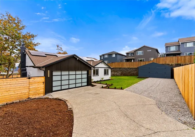 Photo 2 of Single family home for sale at 5717 S 301 Court, Auburn, WA 98001 | MLS# NWM2599245 | Listing updated on 2026-10-29