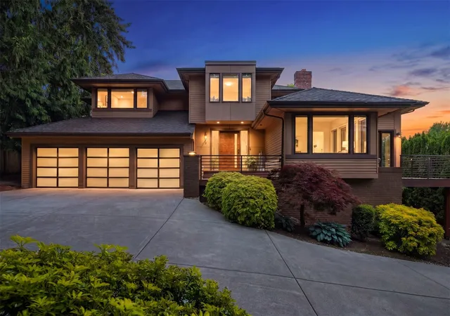 Photo 1 of Mansion for sale at 7842 Ne 10th Street, Medina, WA 98039 | MLS# NWM2599279 | Listing updated on 2026-10-29
