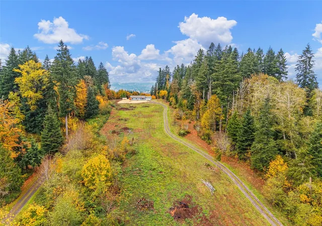 Photo 3 of Single family home for sale at 846 Si Town Rd, Castle Rock, WA 98611 | MLS# NWM2599310 | Listing updated on 2026-10-29