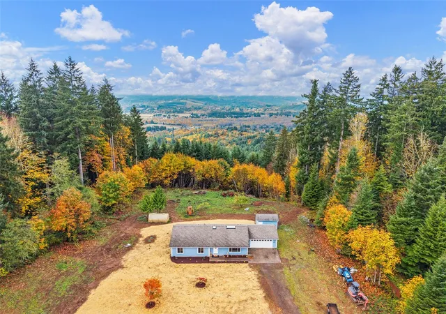 Photo 4 of Single family home for sale at 846 Si Town Rd, Castle Rock, WA 98611 | MLS# NWM2599310 | Listing updated on 2026-10-29