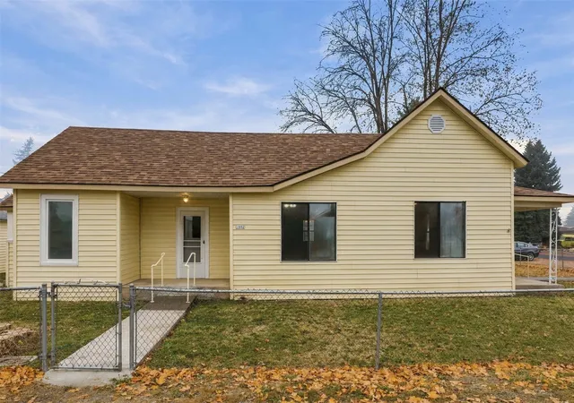 Photo 1 of Single family home for sale at 1002 12th Street, Davenport, WA 99122 | MLS# NWM2599370 | Listing updated on 2026-10-29
