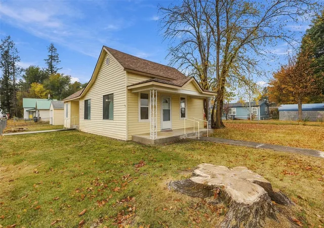 Photo 2 of Single family home for sale at 1002 12th Street, Davenport, WA 99122 | MLS# NWM2599370 | Listing updated on 2026-10-29