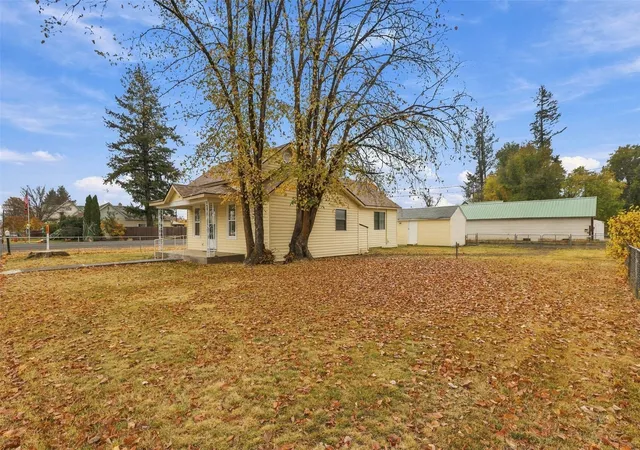 Photo 3 of Single family home for sale at 1002 12th Street, Davenport, WA 99122 | MLS# NWM2599370 | Listing updated on 2026-10-29