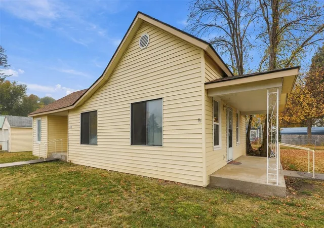 Photo 4 of Single family home for sale at 1002 12th Street, Davenport, WA 99122 | MLS# NWM2599370 | Listing updated on 2026-10-29