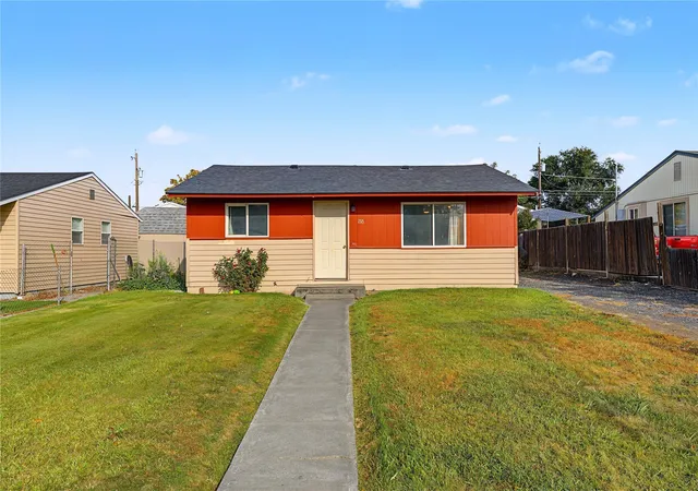 Photo 1 of Single family home for sale at 1315 E Spruce St, Othello, WA 99344 | MLS# NWM2599405 | Listing updated on 2026-10-29