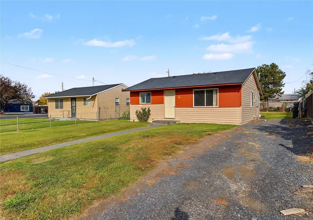 Photo 1 of Single family home for sale at 1315 E Spruce St, Othello, WA 99344 | MLS# NWM2599405 | Listing updated on 2026-10-29