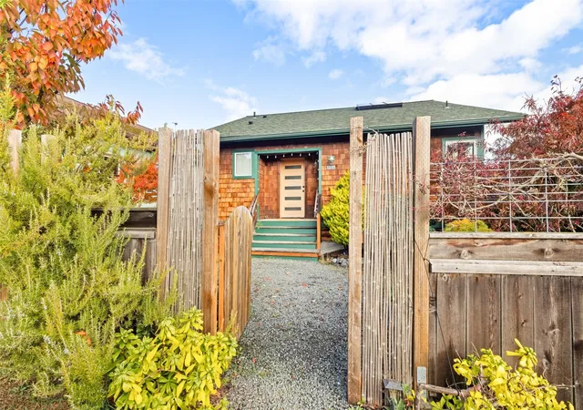 Photo 4 of Single family home for sale at 1035 W 5th Street, Port Angeles, WA 98363 | MLS# NWM2599466 | Listing updated on 2026-10-30