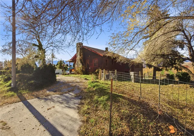 Photo 4 of House for sale at 5 35th Street NW, East Wenatchee, WA 98802 | MLS# NWM2599566 | Listing updated on 2026-10-29