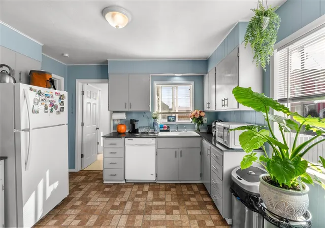 Photo 3 of Multi family home for sale at 801 E -807 1st St, Aberdeen, WA 98520 | MLS# NWM2599573 | Listing updated on 2026-10-30