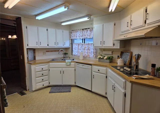 Photo 3 of Manufactured home for sale at 2390 Sparrow Loop, Kelso, WA 98626 | MLS# NWM2599600 | Listing updated on 2026-10-30