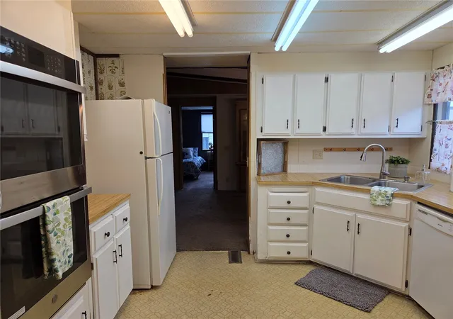 Photo 4 of Manufactured home for sale at 2390 Sparrow Loop, Kelso, WA 98626 | MLS# NWM2599600 | Listing updated on 2026-10-30
