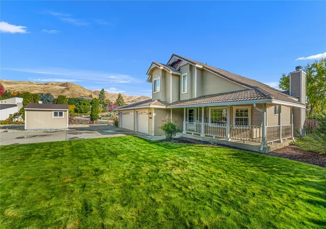 Photo 2 of Single family home for sale at 284 Stoneybrook Ln, Wenatchee, WA 98801 | MLS# NWM2599605 | Listing updated on 2026-10-30
