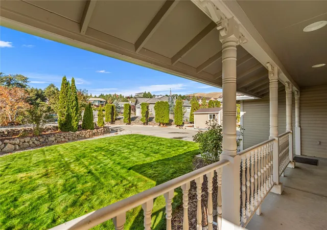 Photo 4 of Single family home for sale at 284 Stoneybrook Ln, Wenatchee, WA 98801 | MLS# NWM2599605 | Listing updated on 2026-10-30