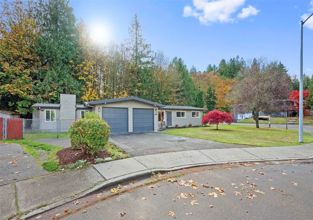 Photo 3 of Single family home for sale at 3027 Burl Pl, Everett, WA 98203 | MLS# NWM2599642 | Listing updated on 2026-10-30