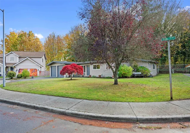Photo 4 of Single family home for sale at 3027 Burl Pl, Everett, WA 98203 | MLS# NWM2599642 | Listing updated on 2026-10-30