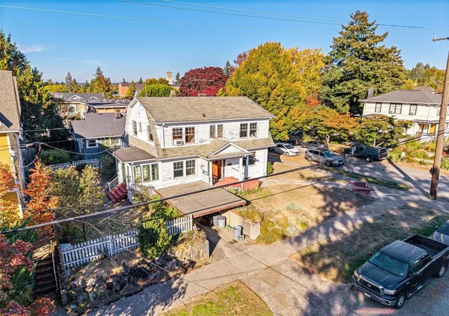 Photo 3 of Single family home for sale at 1624 N 46th Street, Seattle, WA 98103 | MLS# NWM2599714 | Listing updated on 2026-10-31