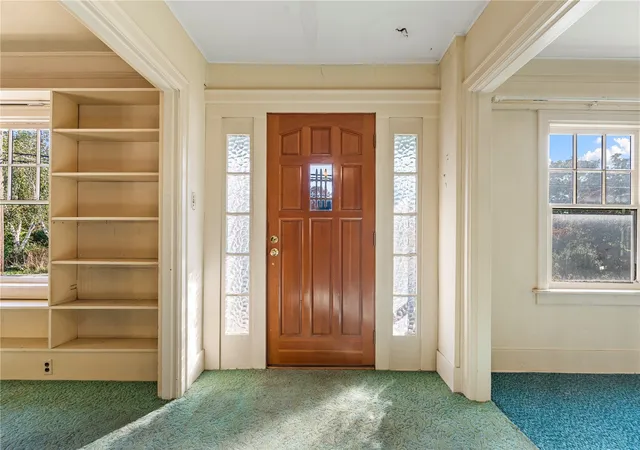 Photo 4 of Single family home for sale at 1624 N 46th Street, Seattle, WA 98103 | MLS# NWM2599714 | Listing updated on 2026-10-31