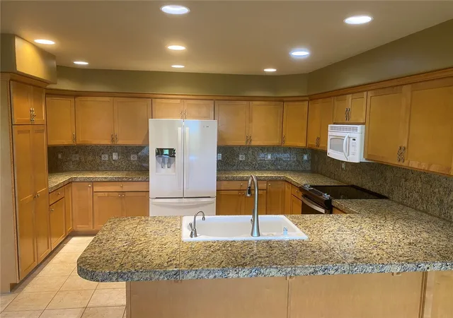 Photo 2 of Condo for sale at 1380 Eastmont Ave #803, East Wenatchee, WA 98802 | MLS# NWM2599759 | Listing updated on 2026-10-30