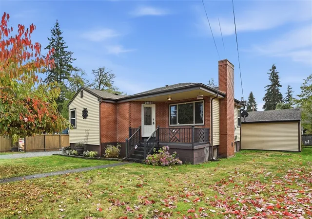 Single family home for sale at 2118 Jackson Ave, Everett, WA 98203 | MLS# NWM2599788