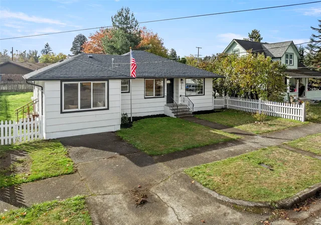 Photo 1 of Single family home for sale at 720 W Chestnut, Centralia, WA 98531 | MLS# NWM2599836 | Listing updated on 2026-10-31