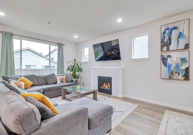 Photo 4 of Single family home for sale at 13307 Pines Ln E, Puyallup, WA 98374 | MLS# NWM2599855 | Listing updated on 2026-10-30