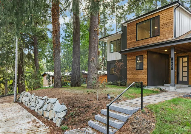 Condo for sale at 10827 104th Avenue NE, Kirkland, WA 98033 | MLS# NWM2599895