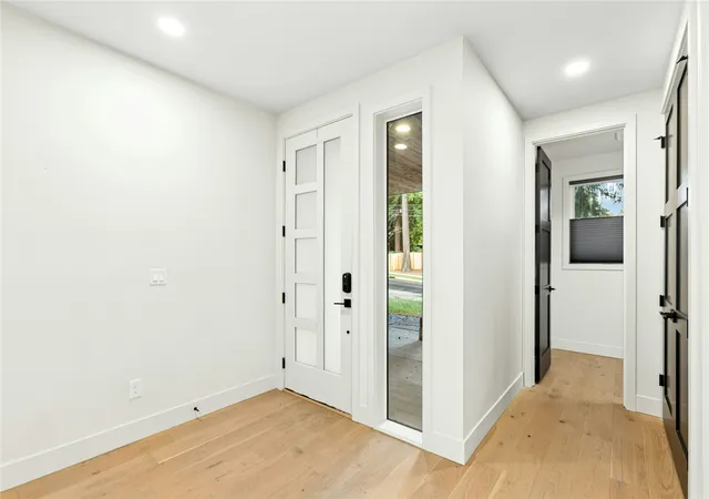 Photo 4 of Condo for sale at 10827 104th Avenue NE, Kirkland, WA 98033 | MLS# NWM2599895 | Listing updated on 2026-10-30