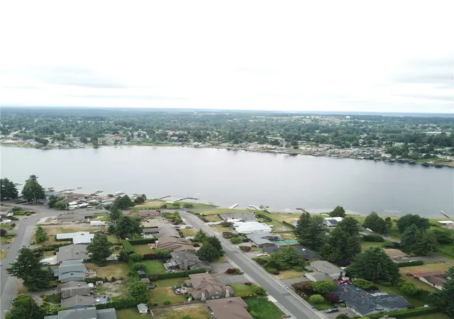Photo 4 of Single family home for sale at 14221 SE 260th Street, Kent, WA 98042 | MLS# NWM2599935 | Listing updated on 2026-10-31