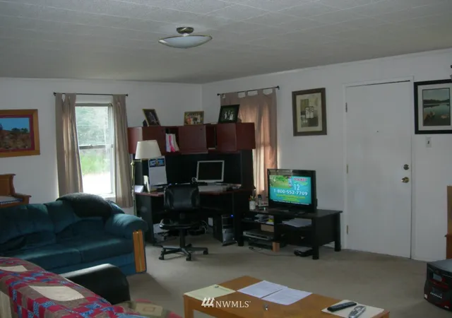 Photo 3 of Single Family Residence at 916 73rd Avenue SE, Tumwater, WA 98501 | MLS# NWM446950 | | Sold on 2014-08-29