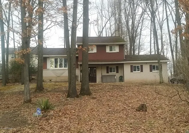 Homes for sale in Stroudsburg, PA | 2004 Linwood Dr, Stroudsburg, PA 18360 | MLS# PM-55886