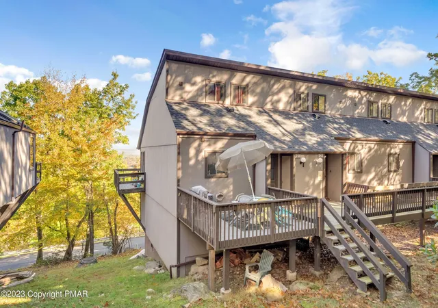 Homes for sale in Tannersville, PA | 244 High Pass Way, Tannersville, PA 18372 | MLS# PM-104882